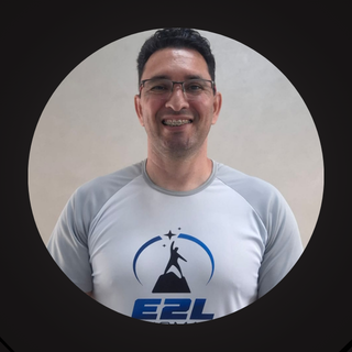 Dennis George Viera, fundador do Bazarof